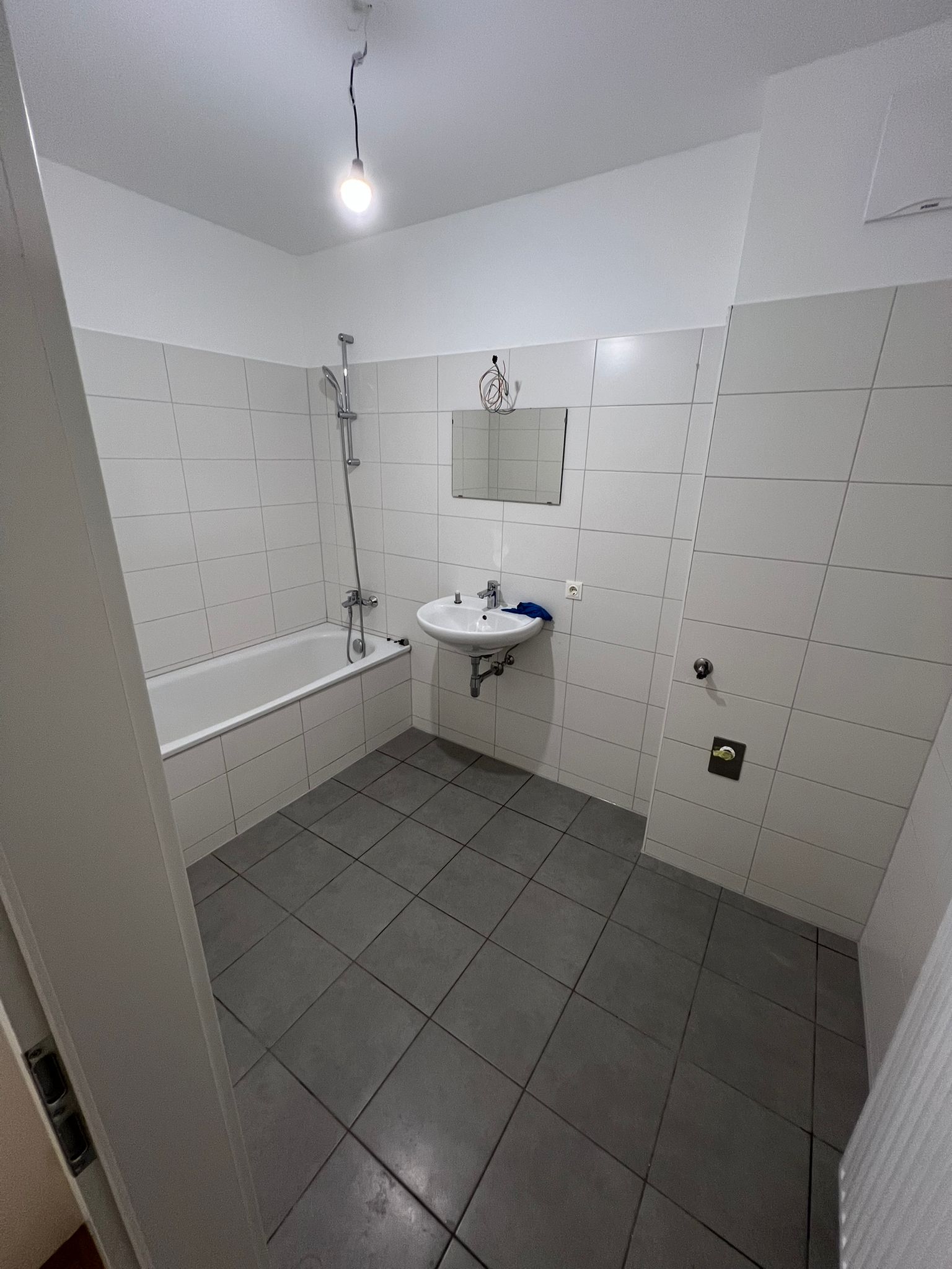 Badezimmer nach der professionellen Bauendreinigung